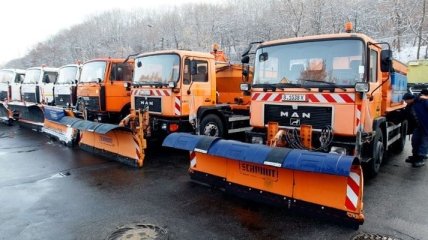 Германия передала Киеву снегоуборочную технику