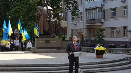 Членство Украины в ЕС и НАТО: Порошенко анонсировал изменения в Конституцию 