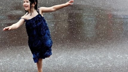 ФОТОпозитив: детское счастье под дождем