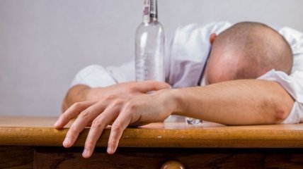 Алкоголь особо опасен для пожилых людей: с чем это связано?