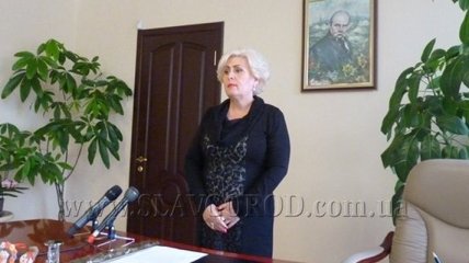 Мэр Славянска заявила об "очень серьезных ребятах" в городе 