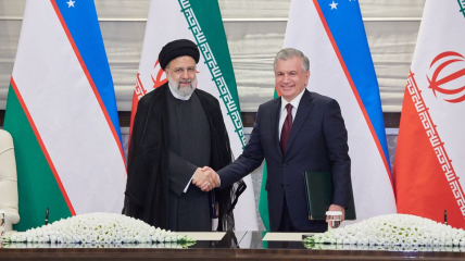 Президент Узбекистану Шавкат Мірзійоєв та президент Ірану Ебрагім Раїсі