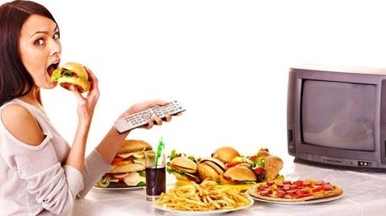 Диетологи назвали привычку, которая провоцирует ожирение