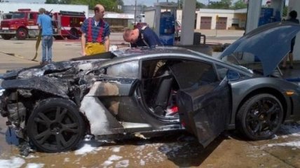 Lamborghini Gallardo взорвался во время заправки