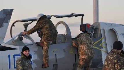 Украинские летчики выполнили на "отлично" программу командирских полетов