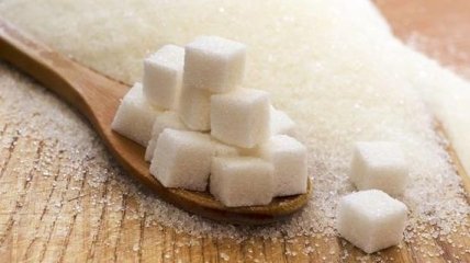 Медики назвали продукты, которые могут заменить сахар