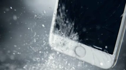 Motorola показала смартфон с небьющимся дисплеем (Видео)