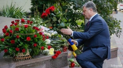 Порошенко в посольстве Франции почтил память погибших в Ницце