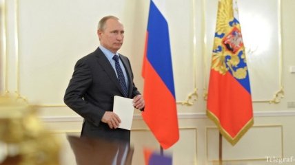 Песков: Путин пока решил не комментировать "референдум" 