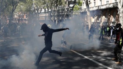 Протесты в Париже: полиция применила слезоточивый газ против демонстрантов