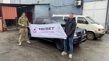 Favbet Foundation передал ВСУ еще два автомобиля для фронта