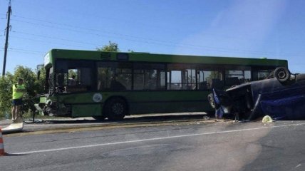 В Харьковской области автомобиль столкнулся с автобусом: Один человек погиб