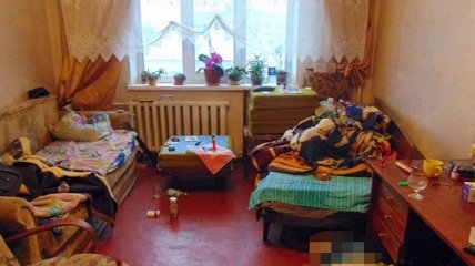 Неадекватный киевлянин убил старушку-мать и спрятал труп в диване: полиция взялась за дело