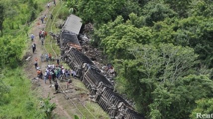 В Мексике перевернулся поезд с мигрантами: есть погибшие и раненые
