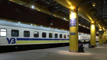 Гройсман поручил дать дополнительный поезд из Киева в Мариуполь