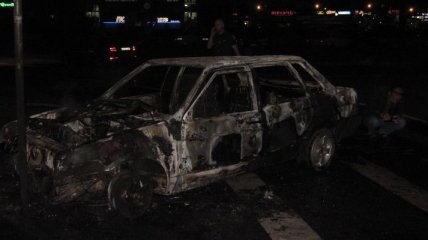 На проспекте Бажана в Киеве полностью сгорел легковой автомобиль
