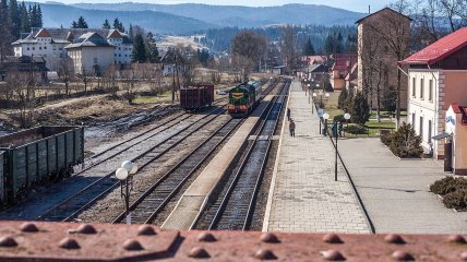 Вокзал у Ворохті одразу показує, яка краса поруч