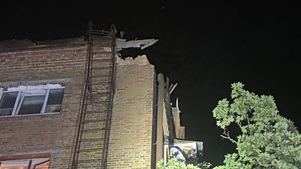 Воздушная атака россии на Киев: обломки БПЛА упали на крышу дома