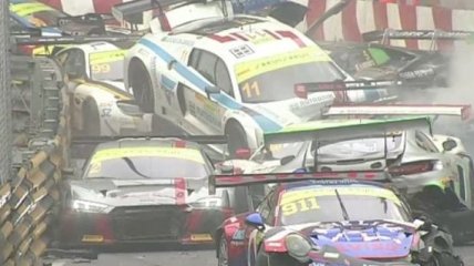 Гонка в Макао: разбились 16 спорткаров (Видео)