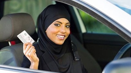 Саудовские женщины теперь могут водить автомобиль