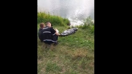 В Киеве беременная девушка утонула в озере (видео)