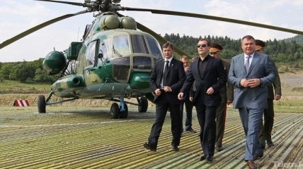Медведев будет передвигаться не на авто, а воздушным кортежем