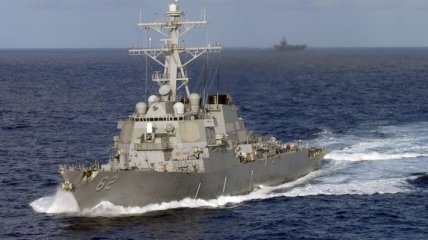 Американский эсминец столкнулся с торговым судном у берегов Японии