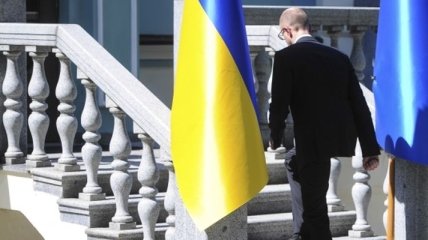 Эксперт: Яценюк может оставить за собой пост премьера