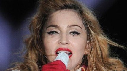 Мадонна переспівала свій хіт Vogue у ванній (Відео)