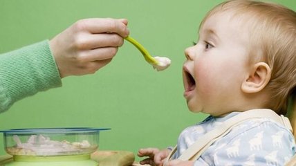 Педиатры подсказали, как кормить ребенка во время болезни 