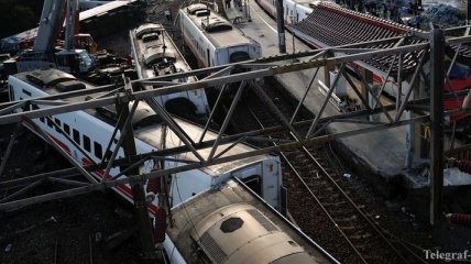 Названа вероятная причина крушения поезда на Тайване