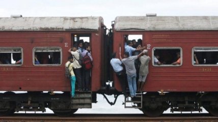 На Шри-Ланке застряли тысячи туристов в связи с забастовкой железнодорожников 