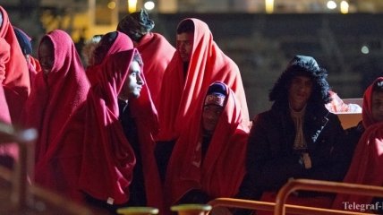 Морская служба Испании "выловила" из Средиземного моря более 500 мигрантов