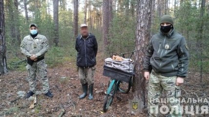 Грибники -"сталкери" поблизу ЧАЕС назбирали 60 кг радіоактивних грибів, але попалися поліції