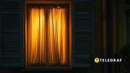Звичка зашторювати вікно на ніч має не тільки практичні, а й містичні причини (зображення створено за допомогою ШІ)