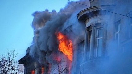 Полиция начала расследовать причины пожара в Одесском колледже 