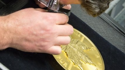10 килограмм чистого золота: в Канаде выпустили самую большую монету (Фото)