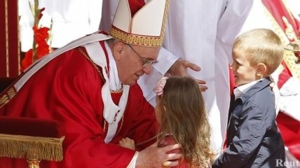 Папа Римский Франциск провел праздничную мессу на площади Св. Петра