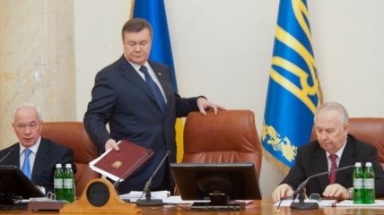 Янукович забрал у Табачника Министерство молодежи и спорта