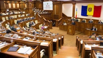 Парламент Молдовы сорвал заседание по обсуждению вотума недоверия главе МИД 