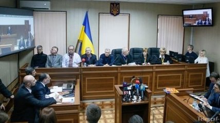 Адвокаты потребовали от суда закрыть дело о госизмене Януковича