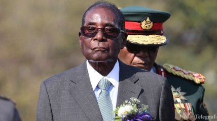 Президента Зимбабве Мугабе посадили под домашний арест
