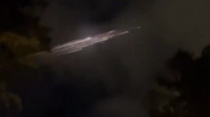 Американцы сняли потрясающие видео с "НЛО" в ночном небе: выяснилось, что это было
