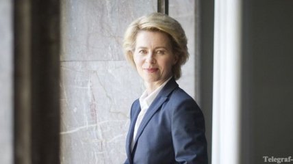 Впервые в истории Германии женщина стала министром обороны