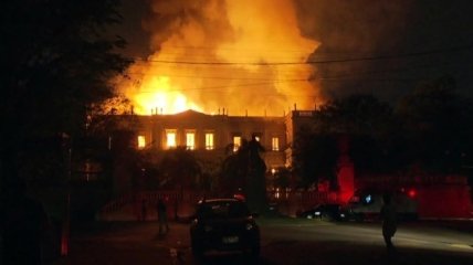 В Бразилии сгорел Национальный музей, все экспонаты уничтожены 