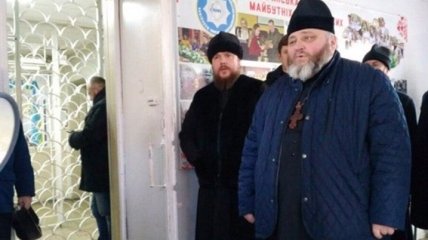 На Донбассе полиция задержала митрополита УПЦ (МП)
