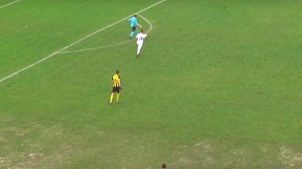 Вратарь "Буковины" привез нелепый гол в матче с "Подольем" (Видео)