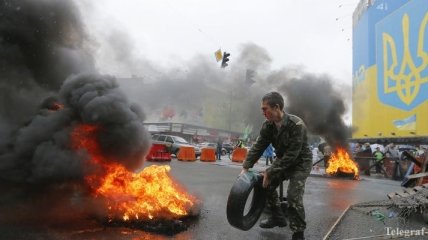 СМИ: на Майдане подожгли шины 