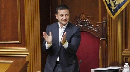 Зеленский потребовал у Разумкова собрать внеочередное заседание Рады