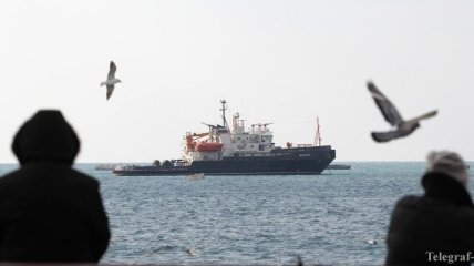 Грузовые судна продолжают нарушать запрет на посещение портов Крыма